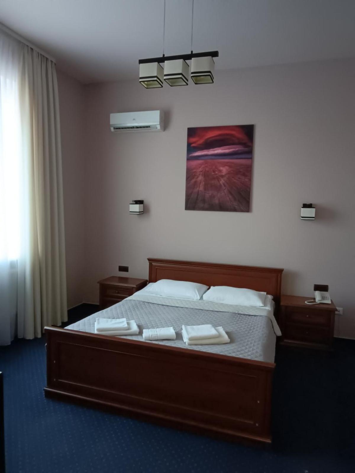 Gosudar Hotel Kropyvnytsky Extérieur photo